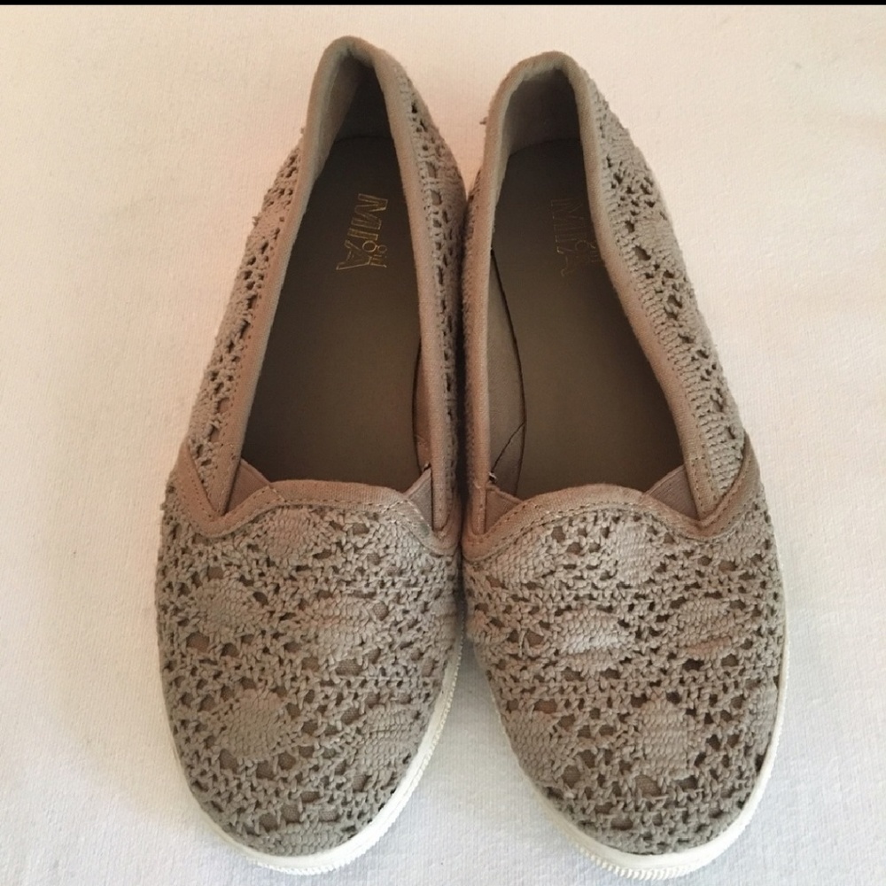 MIA crochet taupe flats